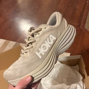 Hoka Bondi 8 beige